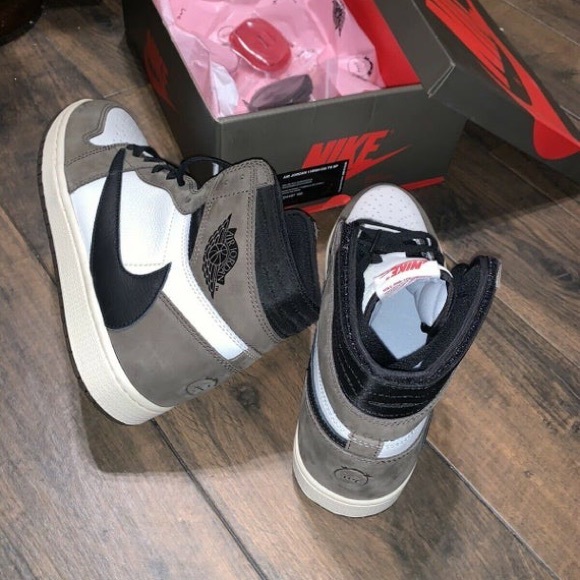 Air Jordan 1 HIGH “TRAVIS SCOTT” - Picture 5 of 6